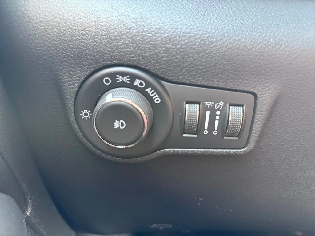 New 2026 Red Jeep Latitude image 25