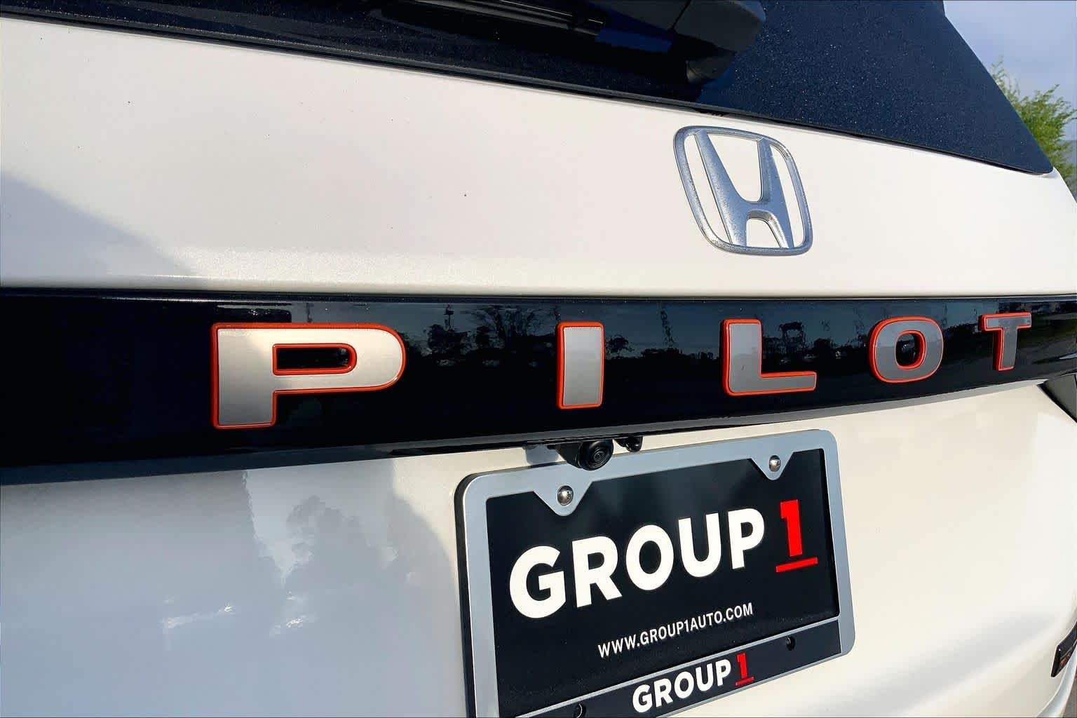 New 2026 Platinum White Pearl Honda AWD TrailSport image 15