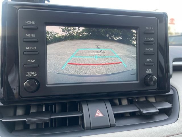 Used 2019 Silver Toyota XLE image 18