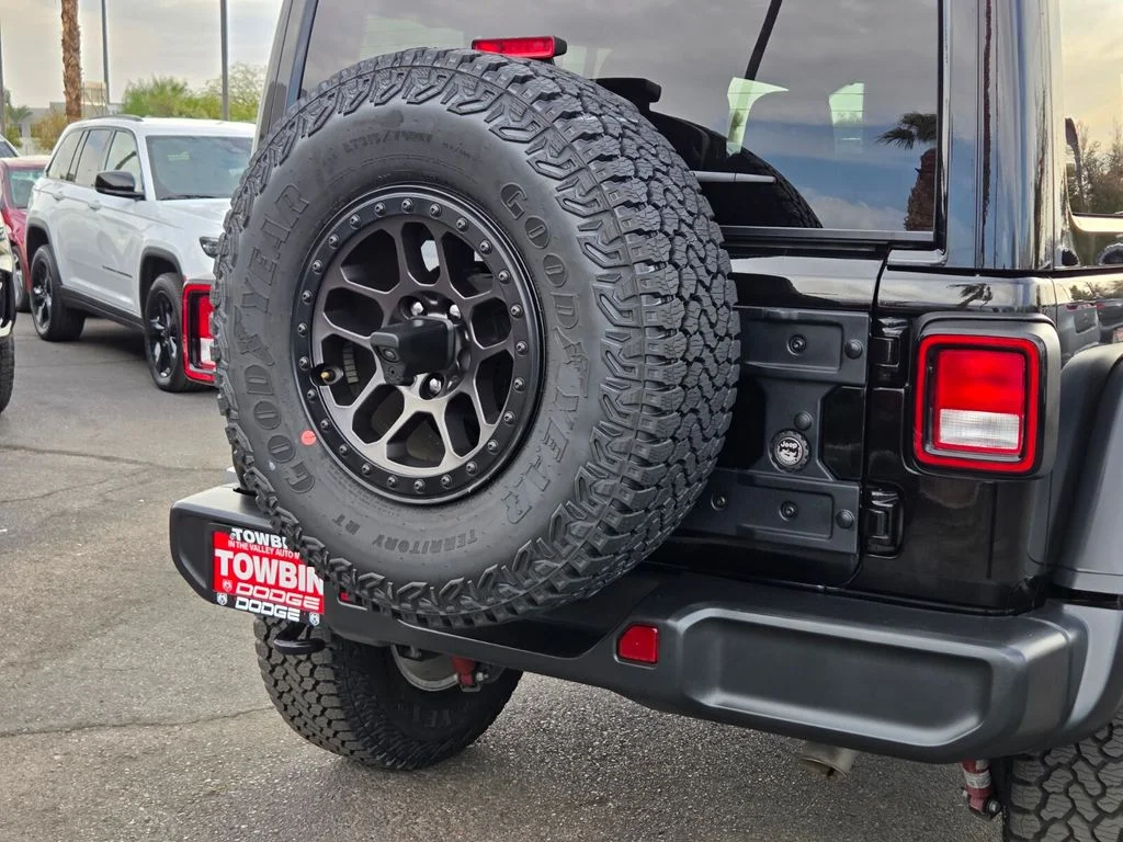 Used 2022 Black Jeep Unlimited High Tide image 5