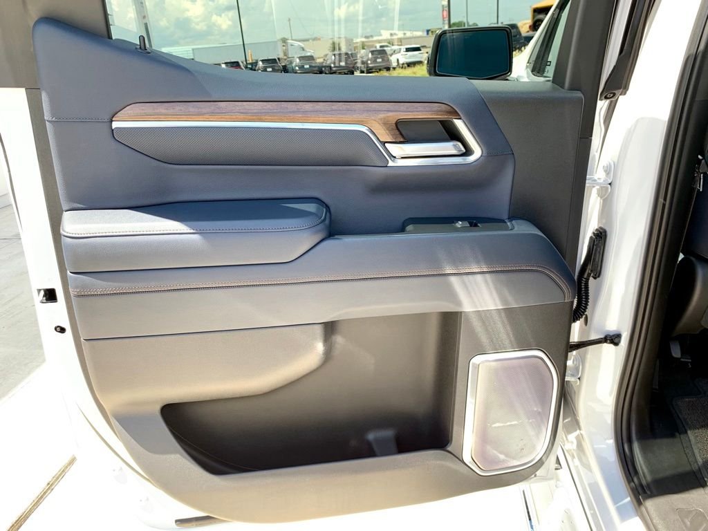 Used 2023 Beige Chevrolet High Country image 17