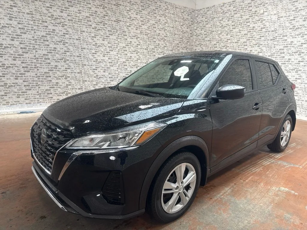Used 2021 Super Black Nissan S image 3