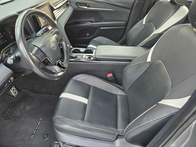 Used 2025  Toyota SE image 15