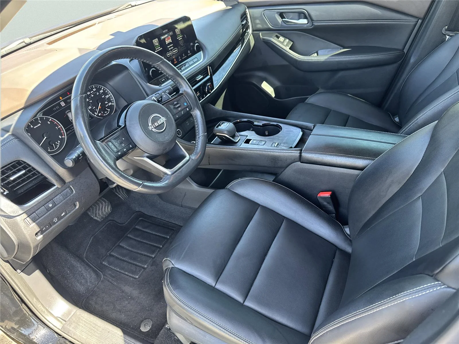 Used 2023 Super Black Nissan SL image 10