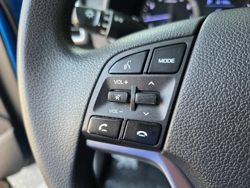 Used 2019 Blue Hyundai SE image 21