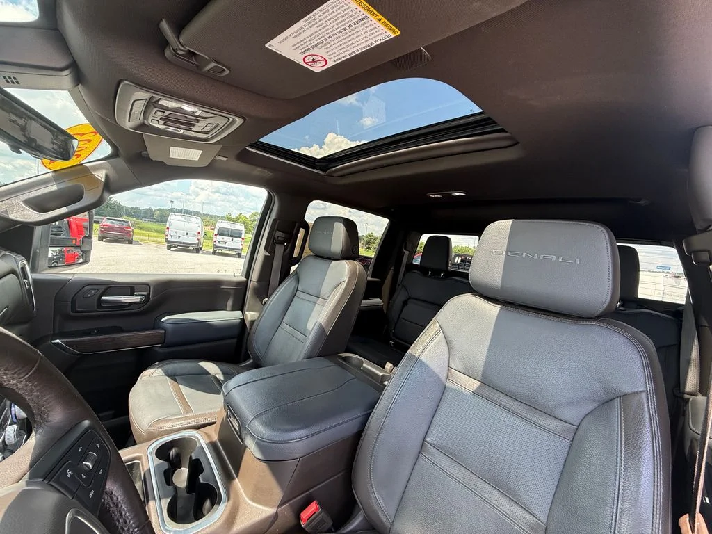 Used 2023 White GMC Denali image 21