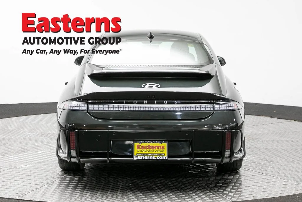 Used 2024 Green Hyundai SE image 5