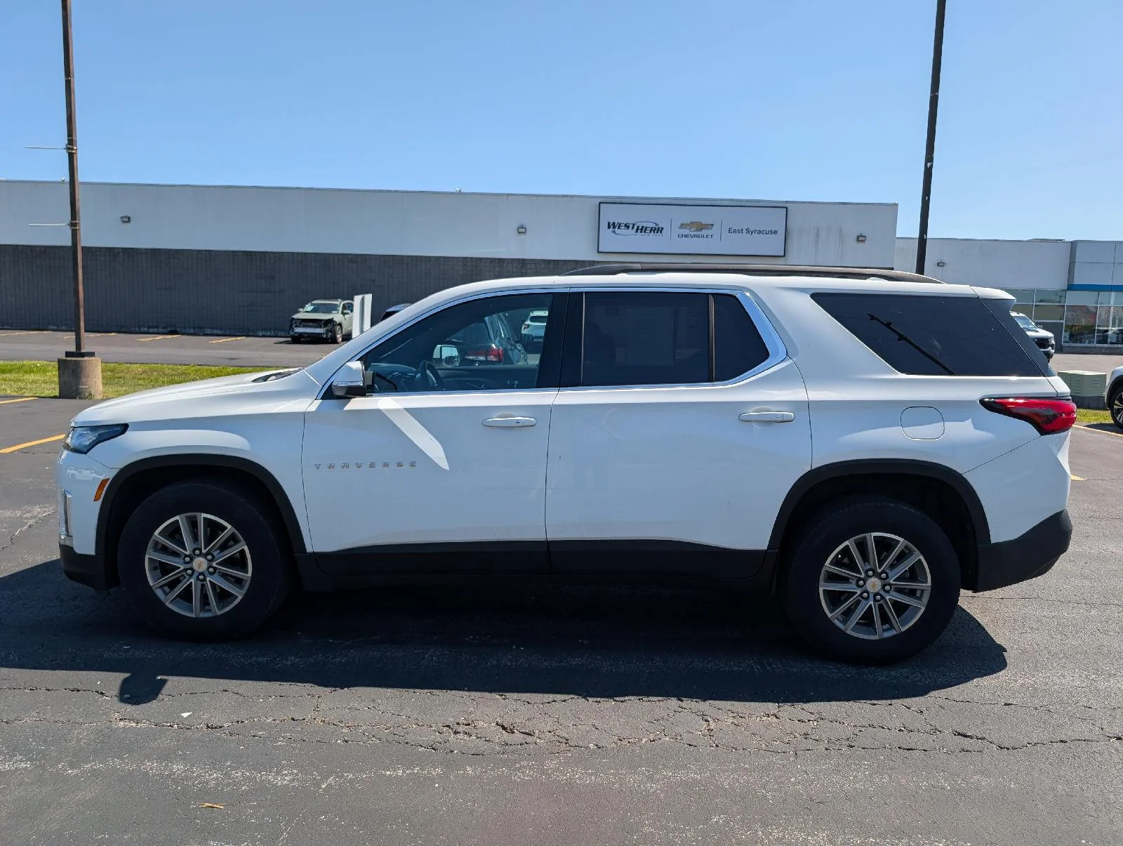 Used 2023 Summit White Chevrolet LT Cloth image 6