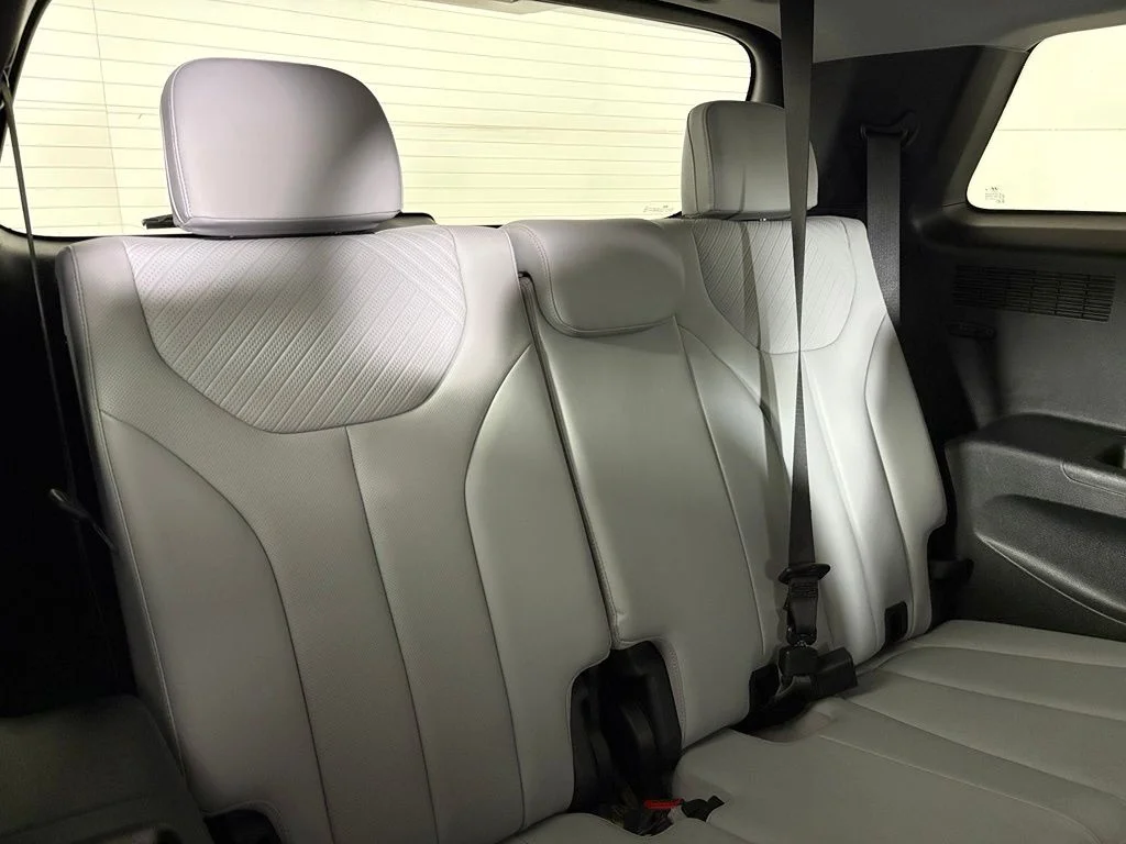 Used 2025 Black Hyundai SEL image 18