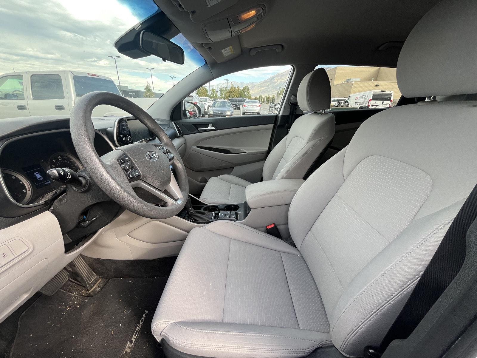 Used 2020 Cream White Hyundai SE image 7
