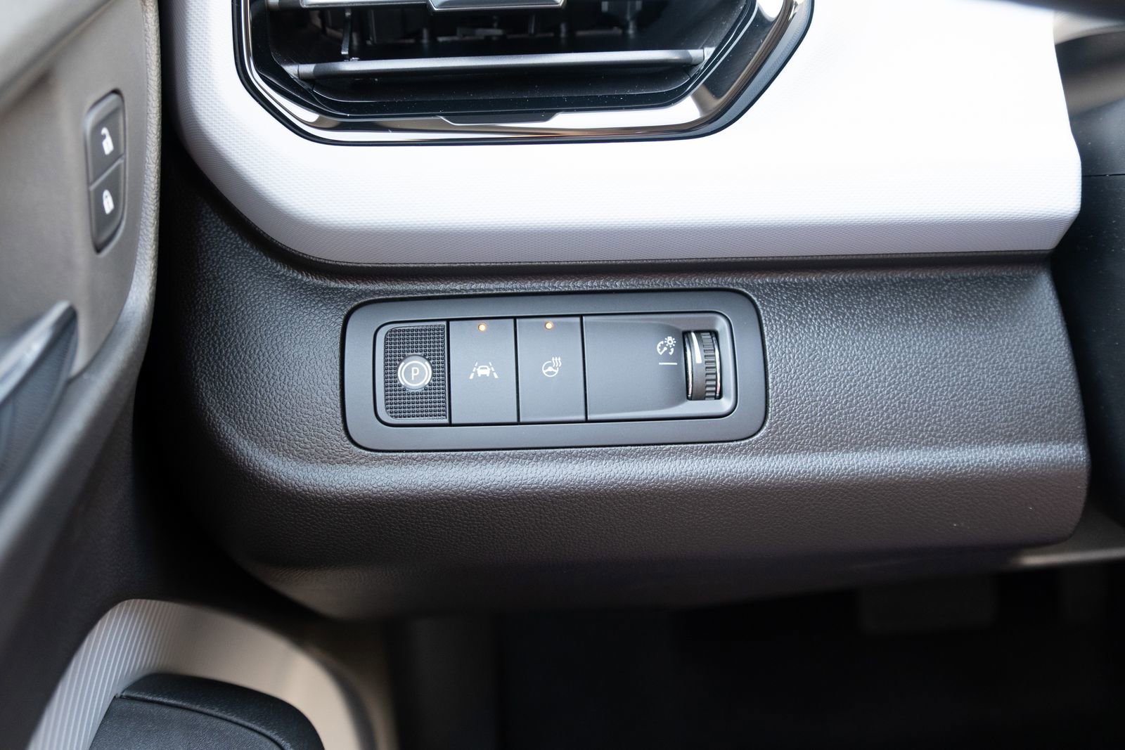 2027 Chevrolet Bolt RS - Photo 5