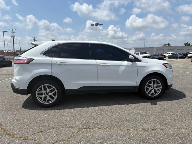 Used 2022 White Ford SEL image 2