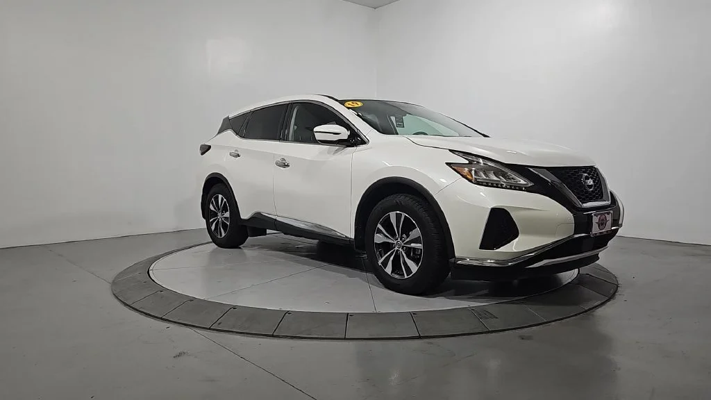 Used 2019 White Nissan S image 8