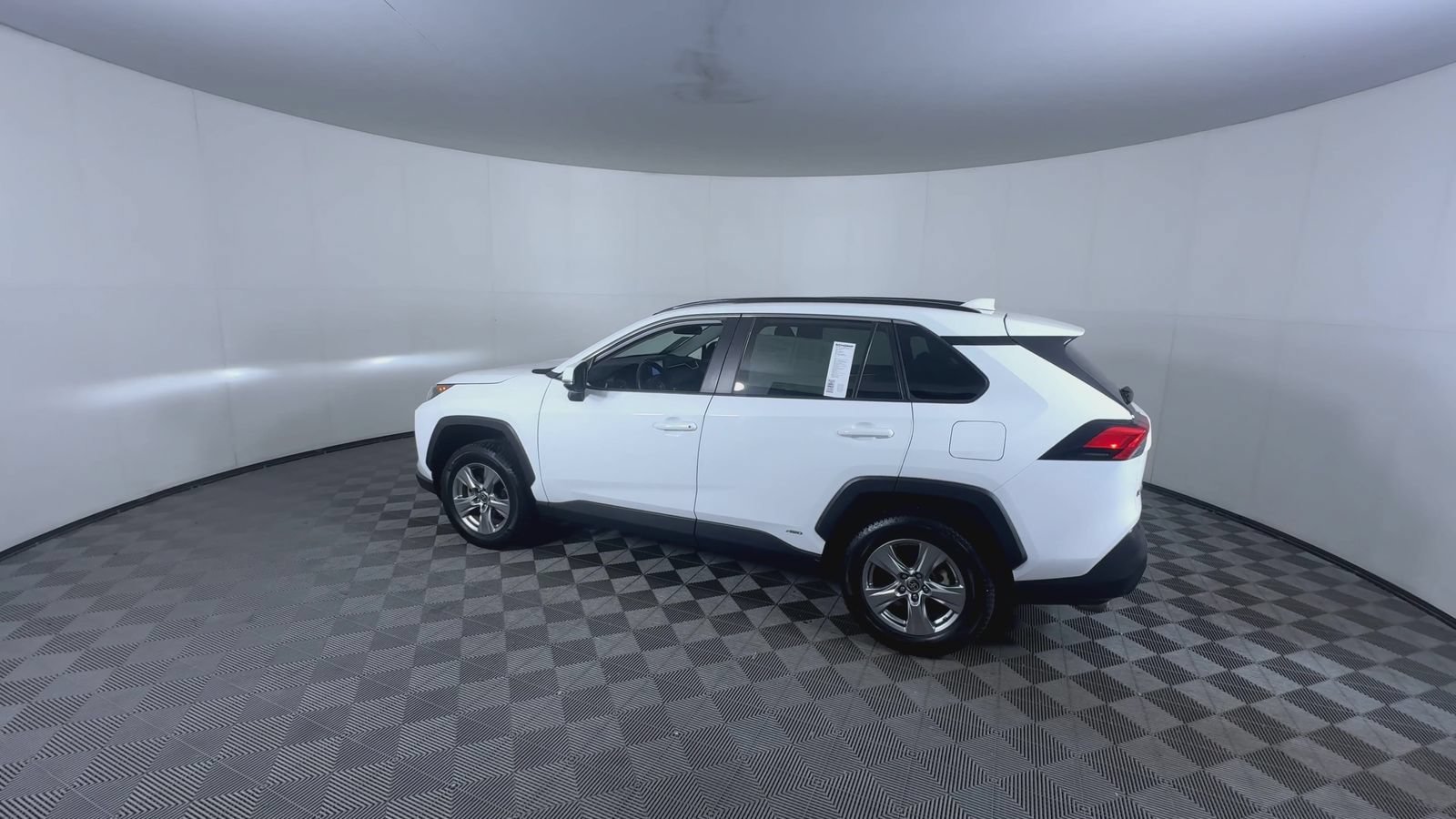 Used 2022 White Toyota Hybrid LE image 6