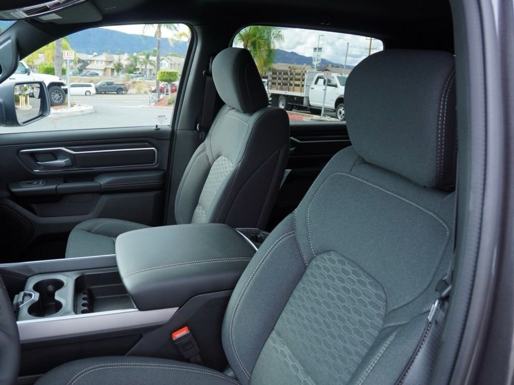 New 2026 Granite Crystal Metallic Clear-Coat Exterior Paint RAM Big Horn Level 2  Night Edition image 19