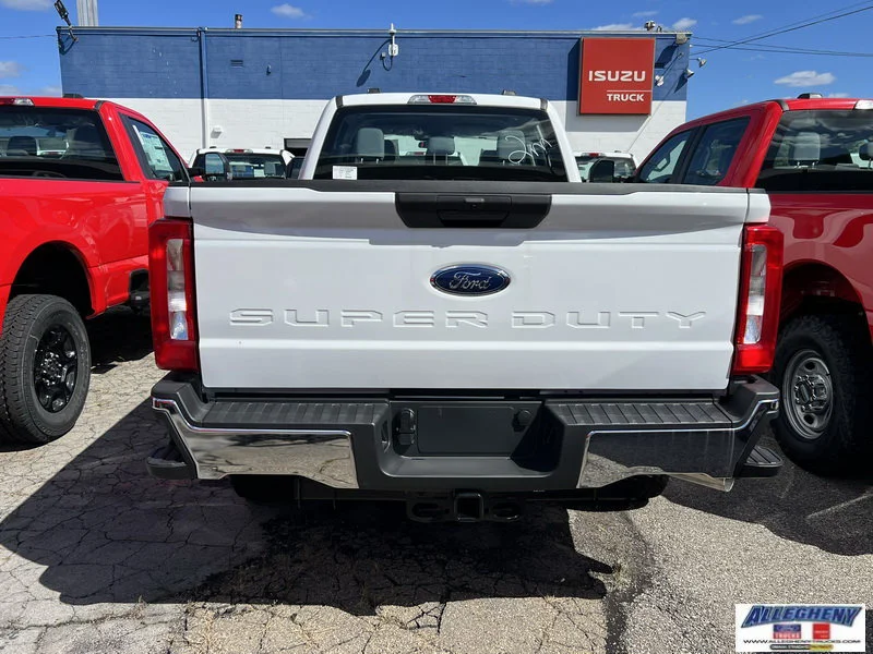 New 2026 Oxford White Ford XL image 4