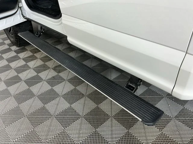 Used 2022  Ford Platinum image 16