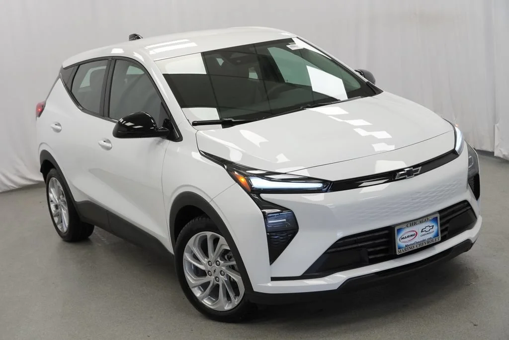 New 2027 Summit White Chevrolet LT image 33
