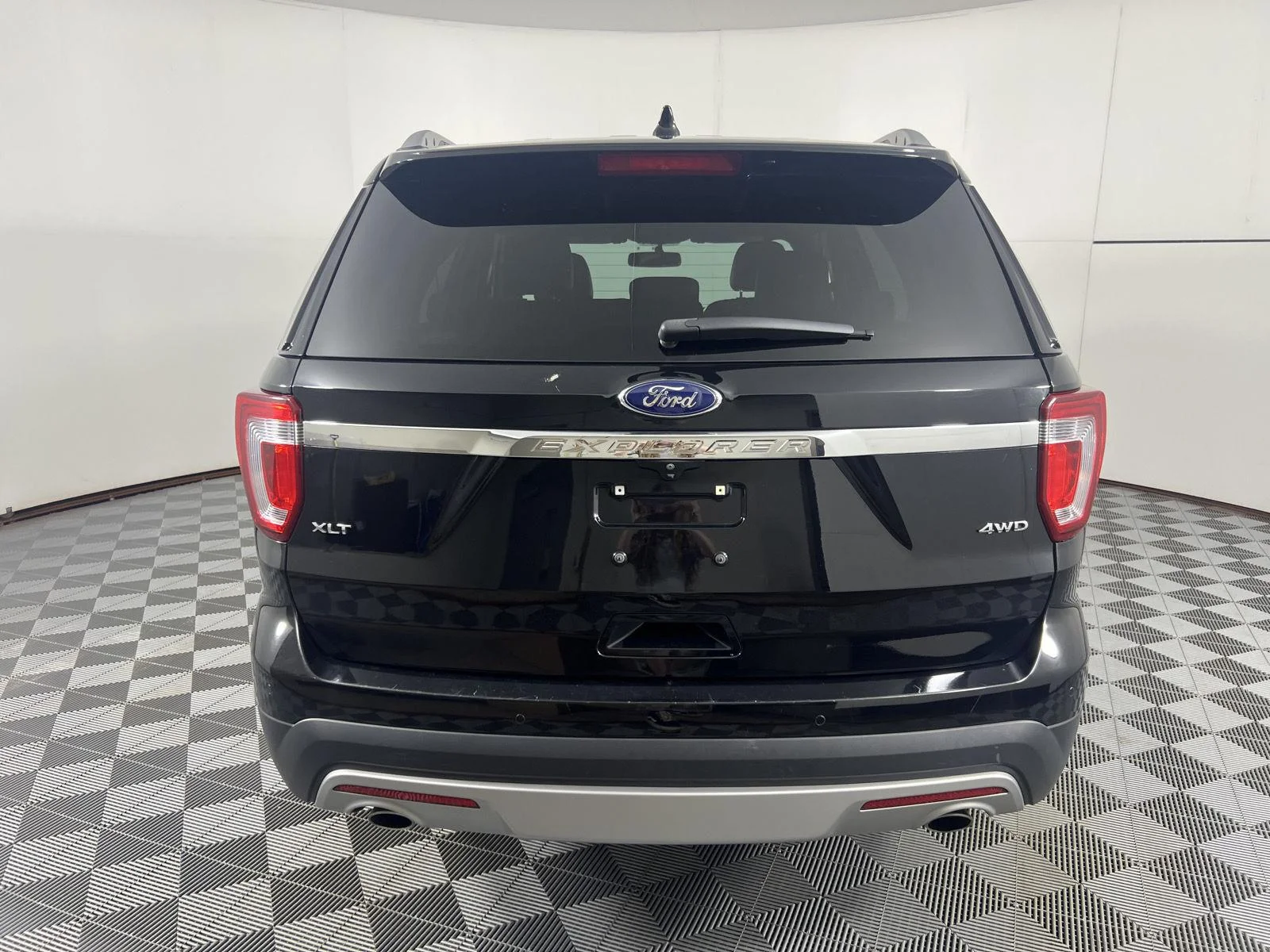 Used 2017 Shadow Black Ford XLT image 10