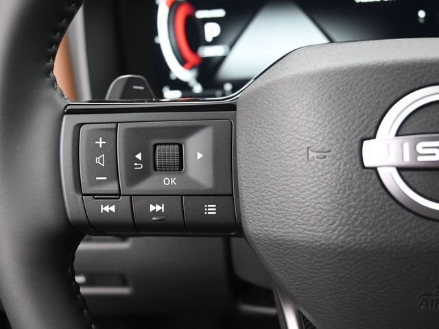 Used 2026 Black Nissan Platinum image 7