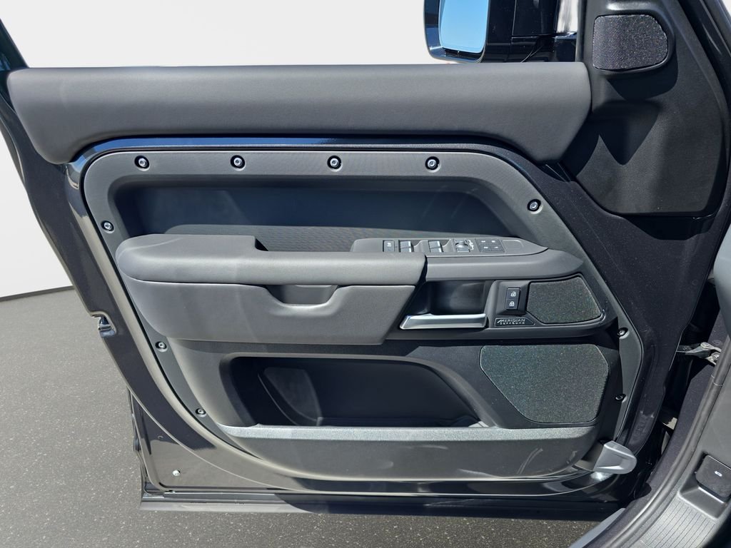 New 2026 Carpathian Grey Land Rover X-Dynamic SE image 27