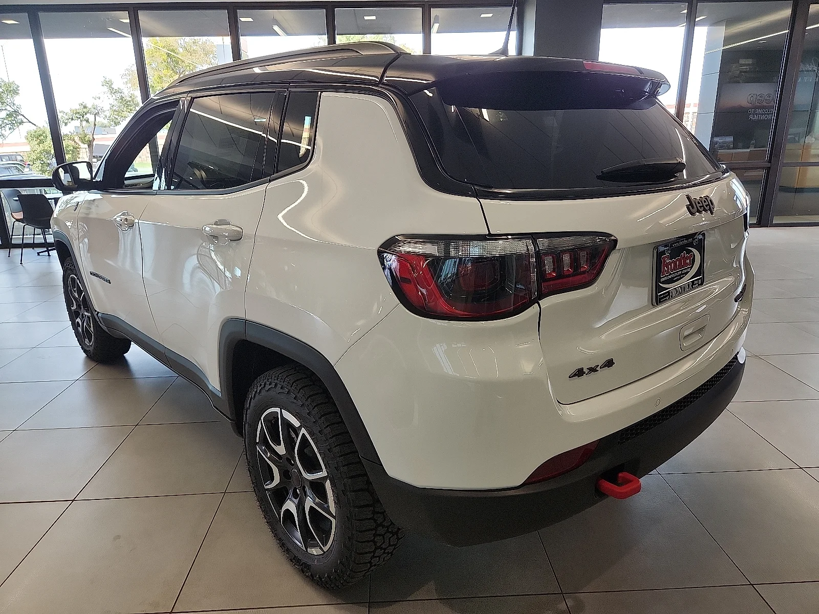 New 2027 Bright White Clear-Coat Paint Jeep TRAILHAWK 4X4 image 3