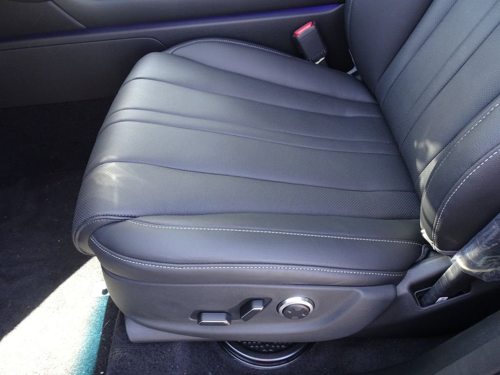 New 2025 Gray Genesis 2.5T STANDARD image 11