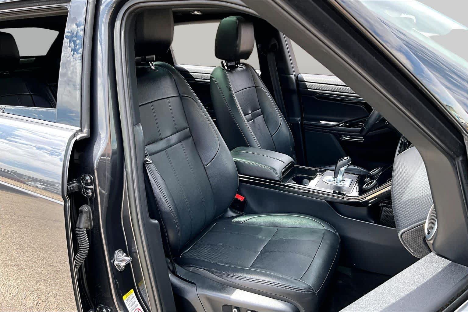 Used 2023 Santorini Black Metallic Land Rover R-Dynamic S image 8