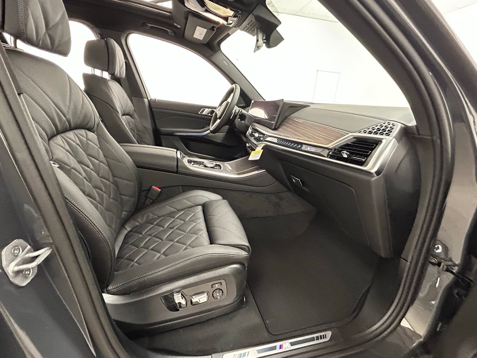 New 2026 Dravit Gray Metallic BMW xDrive50e image 42