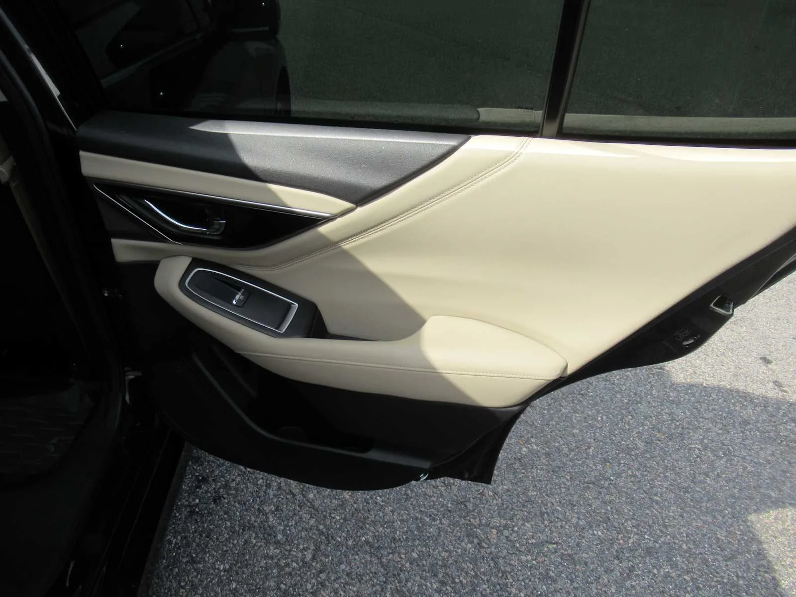 Used 2022 Crystal Black Silica Subaru Limited image 18