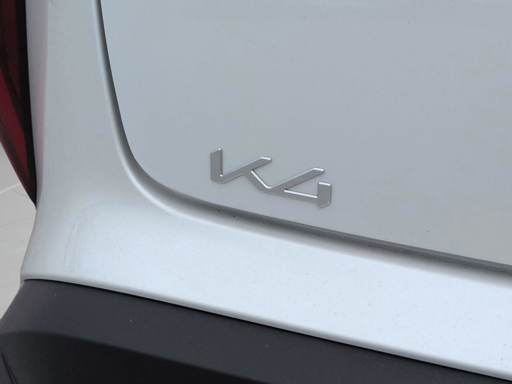 New 2026 Snow White Pearl Kia LXS image 31