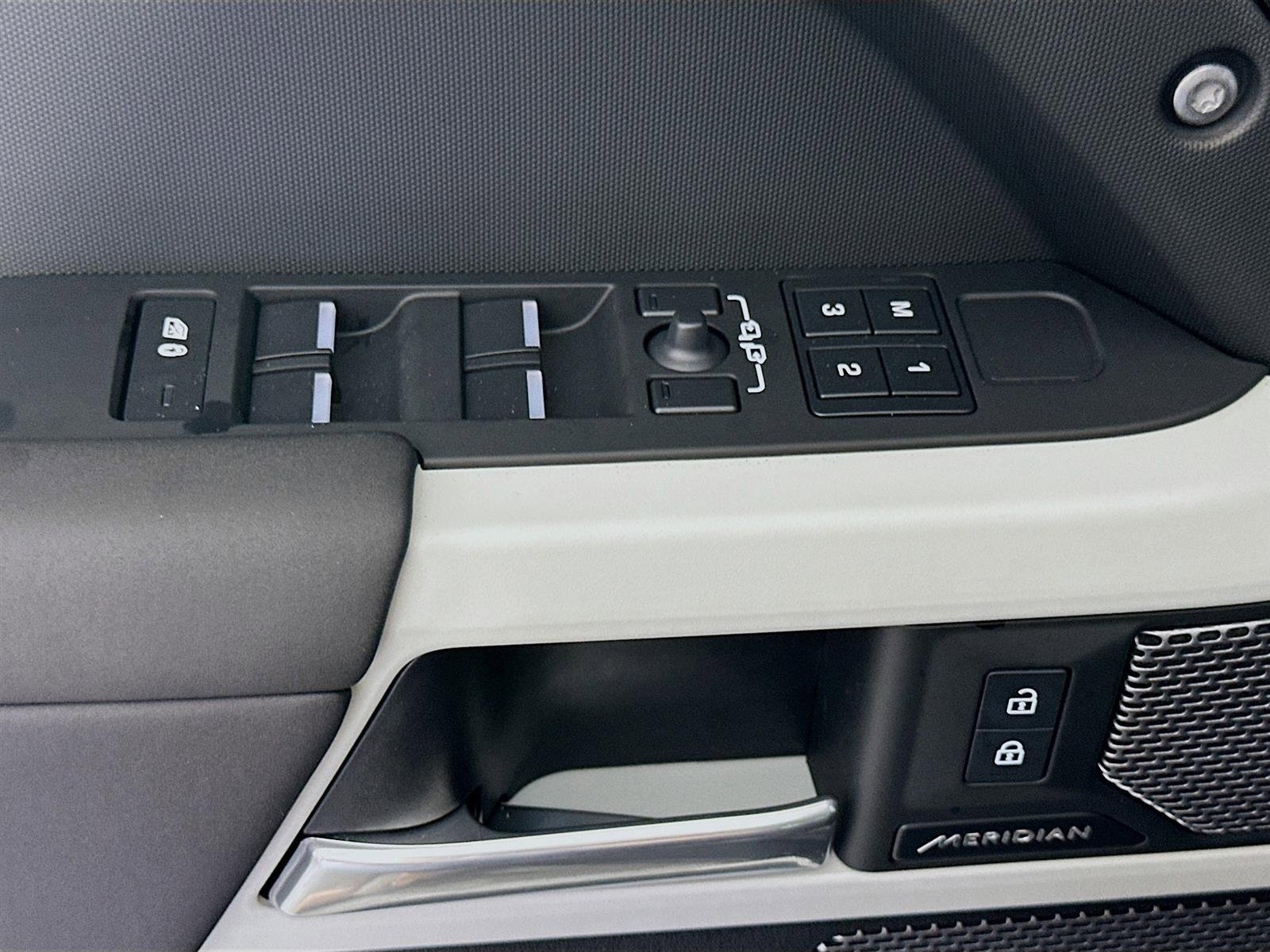 Used 2024 White Frost Land Rover S image 20