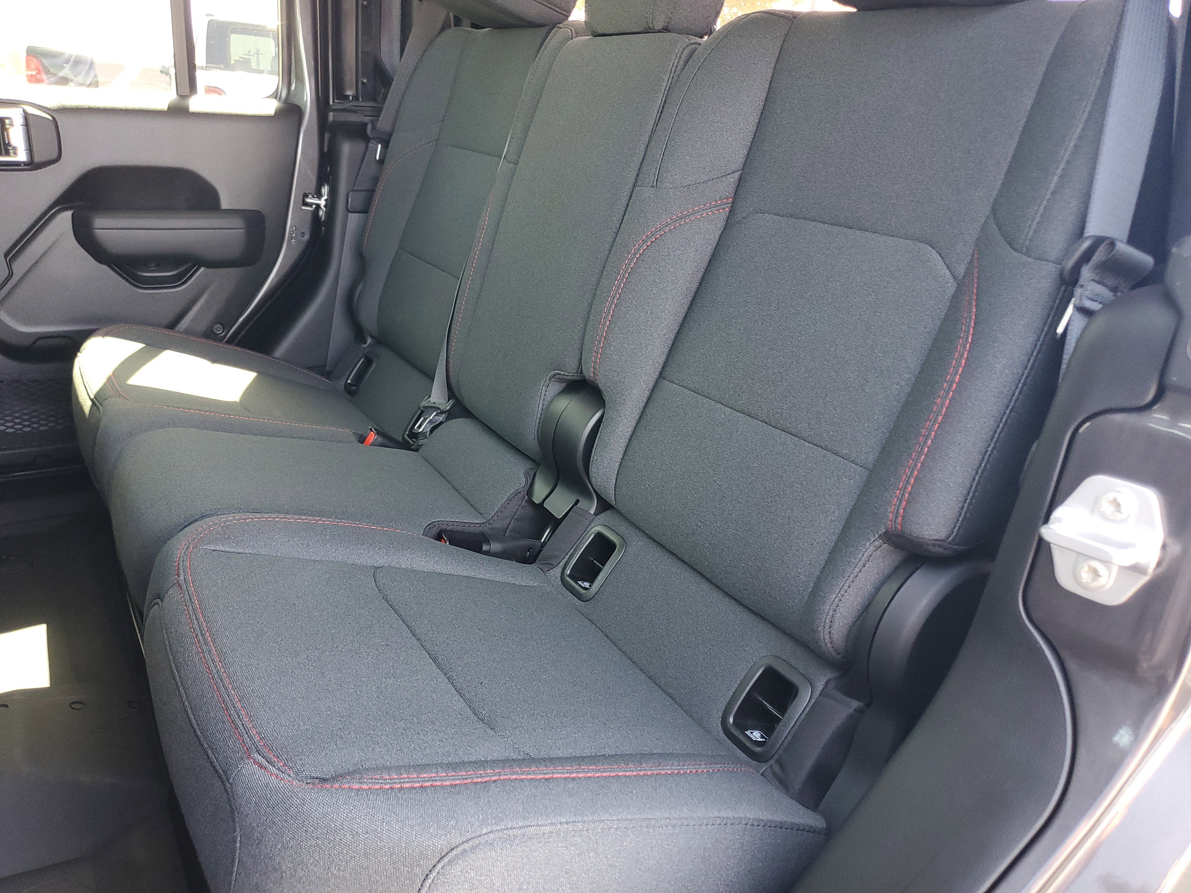 New 2026 Granite Crystal Metallic Clearcoat Jeep Rubicon image 13
