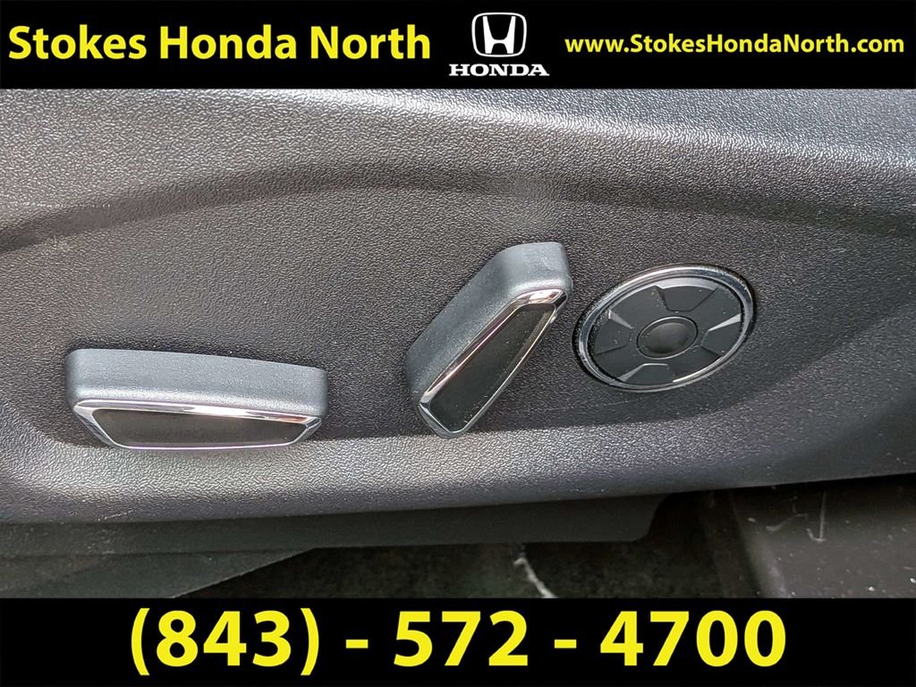 Used 2017  Ford Limited image 23