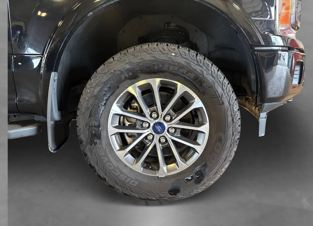Used 2018 Shadow Black Ford XLT image 23