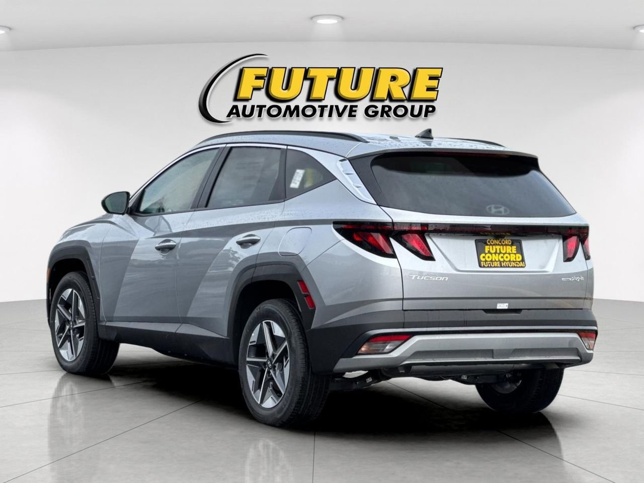 New 2025 Silver Hyundai SEL image 5