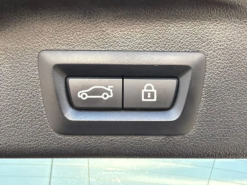 Used 2023 White BMW xDrive40i image 19