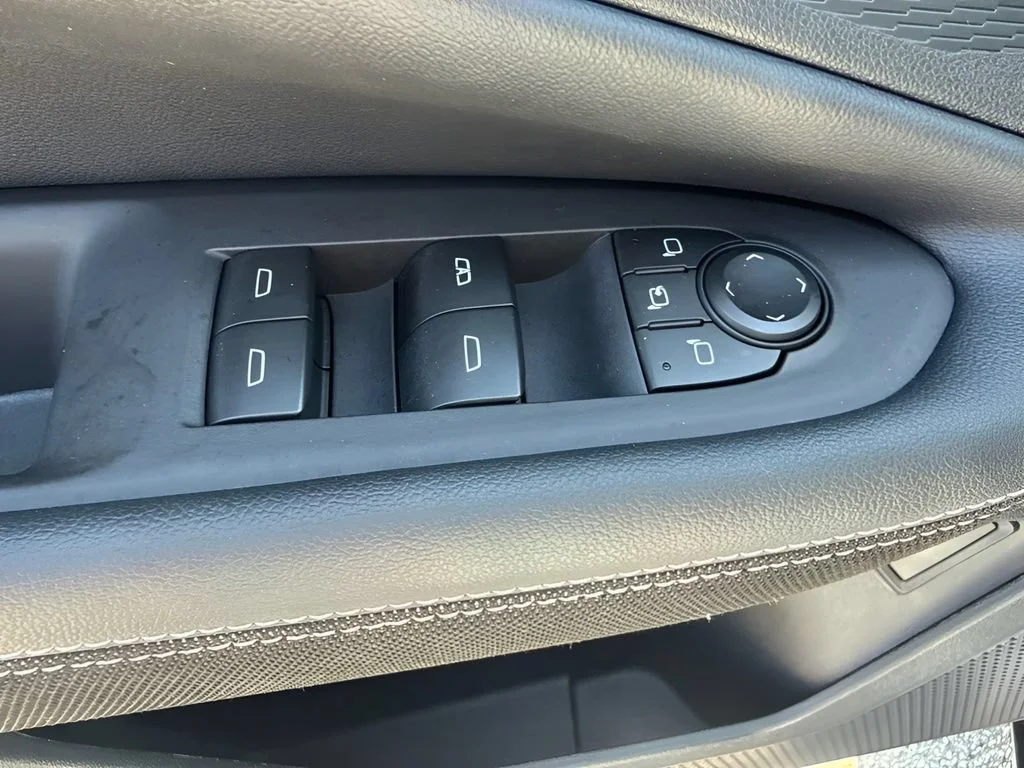 Used 2024 Iridescent Pearl Tricoat Chevrolet LT image 28