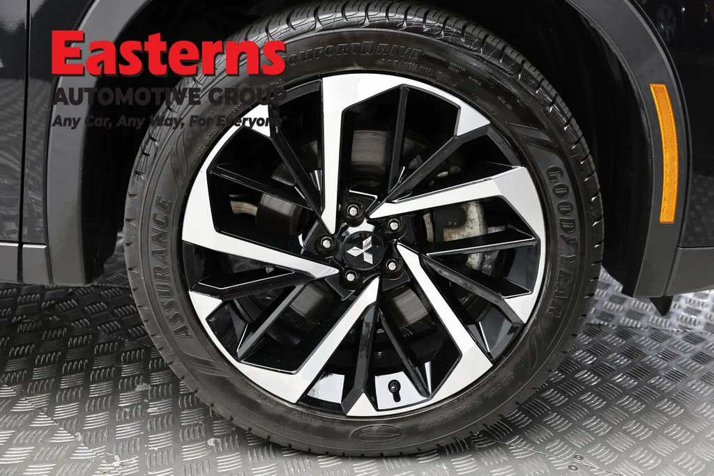 Used 2024 Black Mitsubishi SE image 30