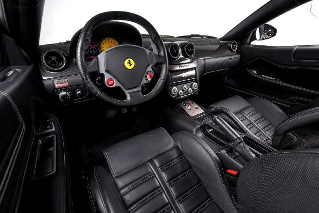 Used 2010 Nero Ferrari  image 32
