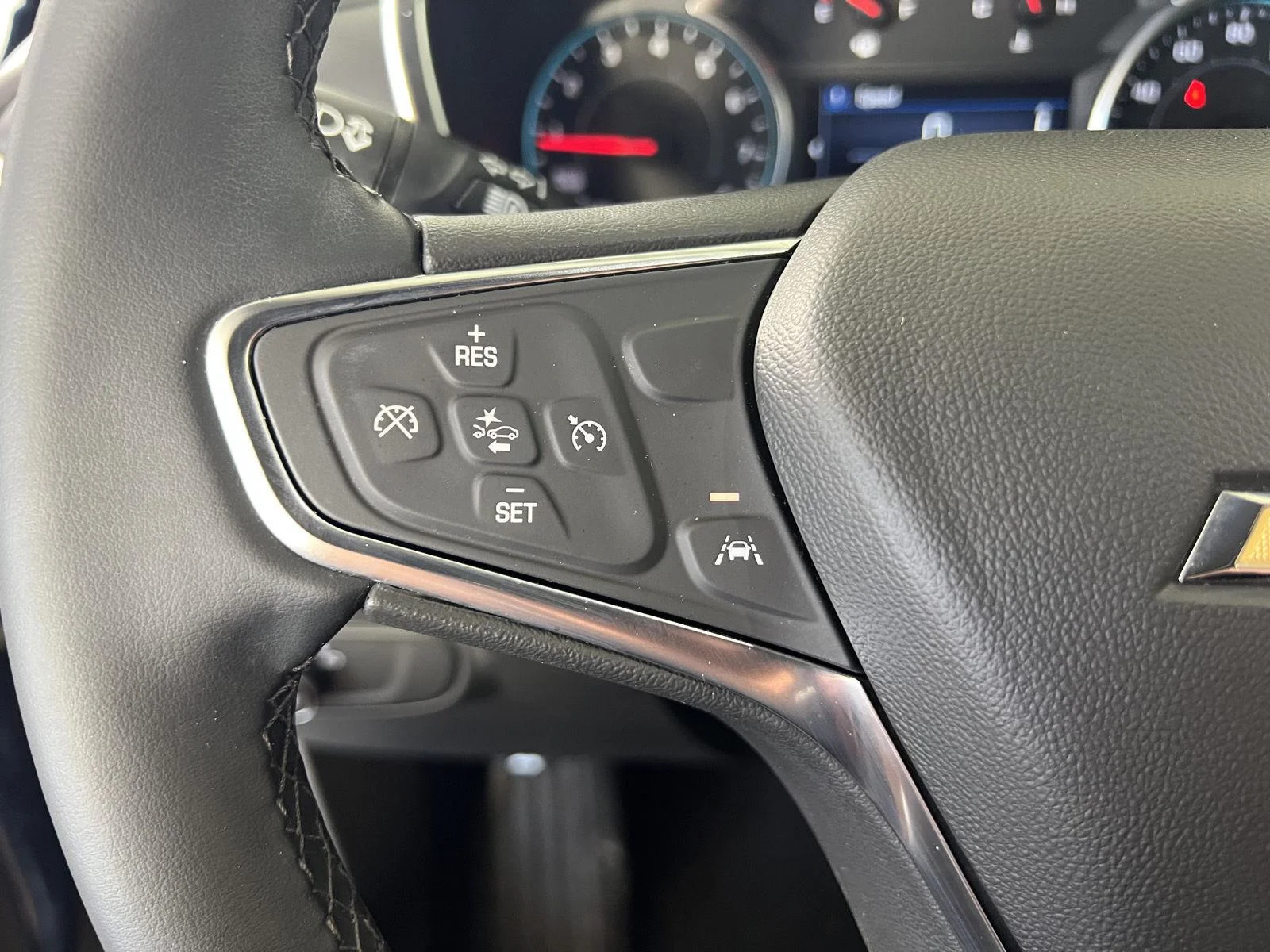 Used 2024 Lakeshore Blue Metallic Chevrolet LT image 9