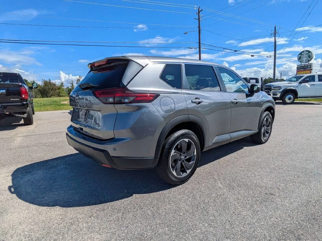 Used 2024 Gray Nissan SV image 4