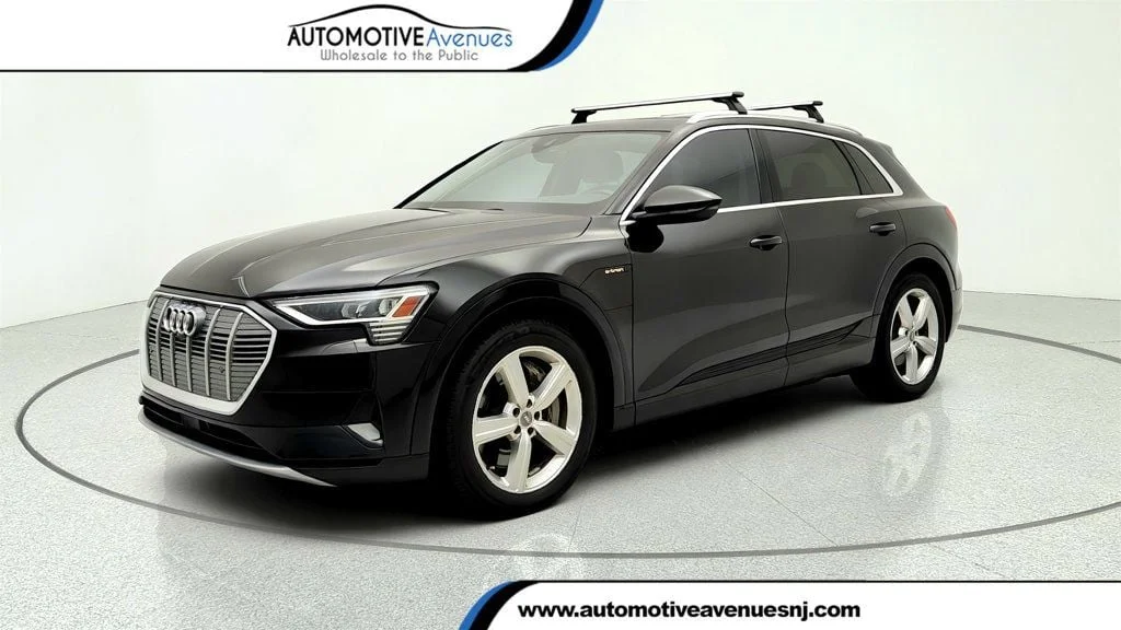 2019 Audi e-tron Premium Plus's photo