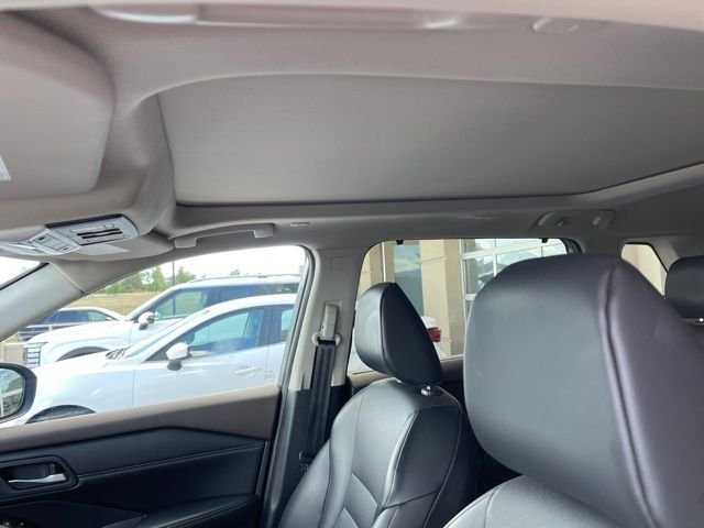Used 2023 Gray Nissan SV image 6