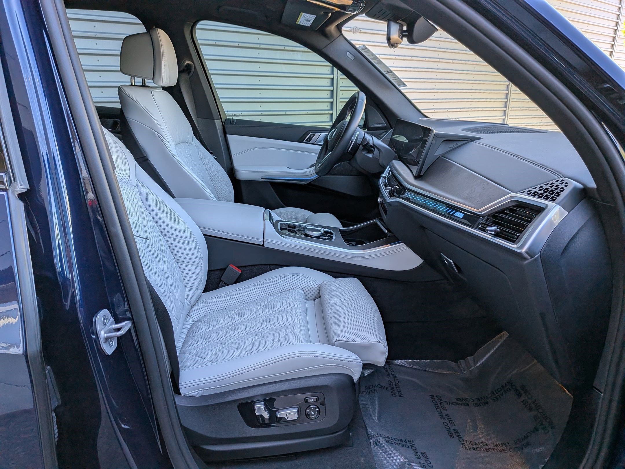 2025 BMW X5 M60i - Photo 28
