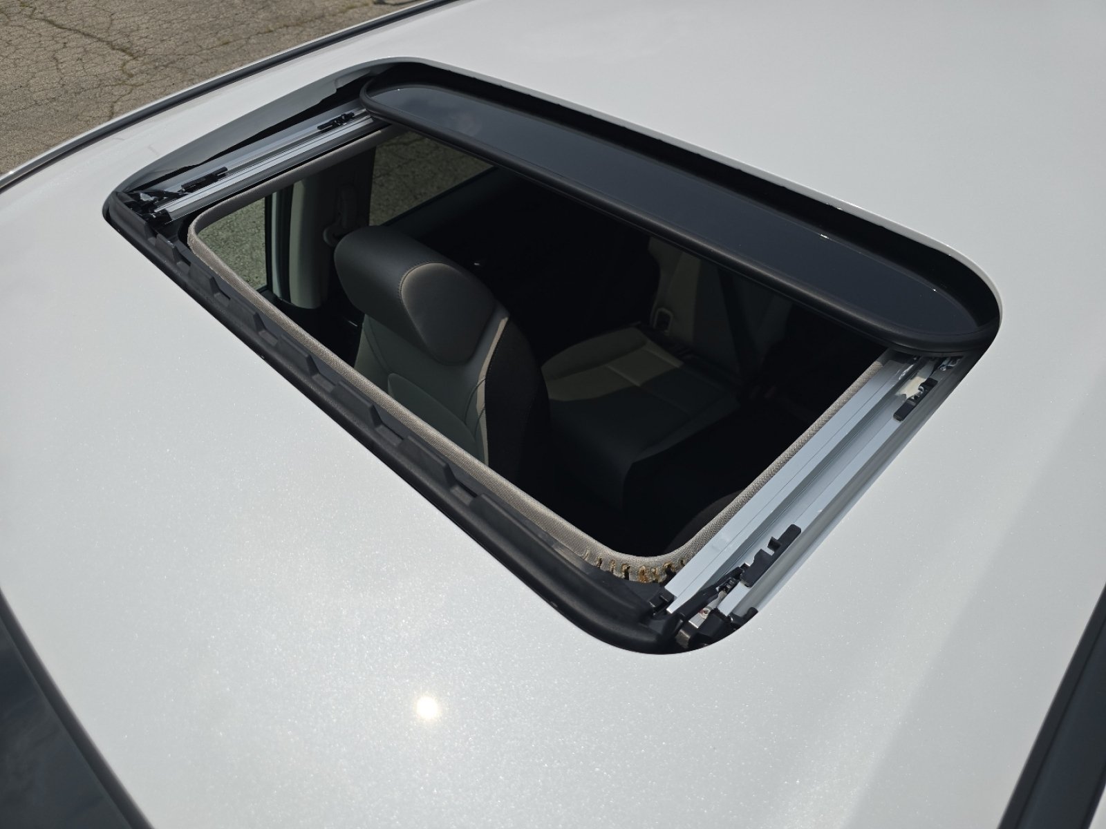 New 2026 Platinum White Pearl Honda EX image 3
