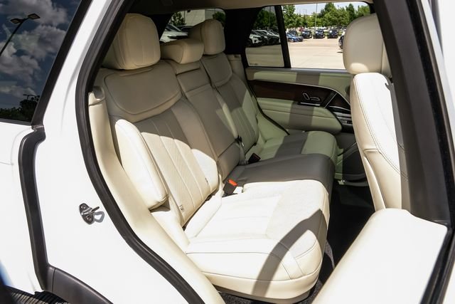 Used 2025 White Land Rover SE image 39