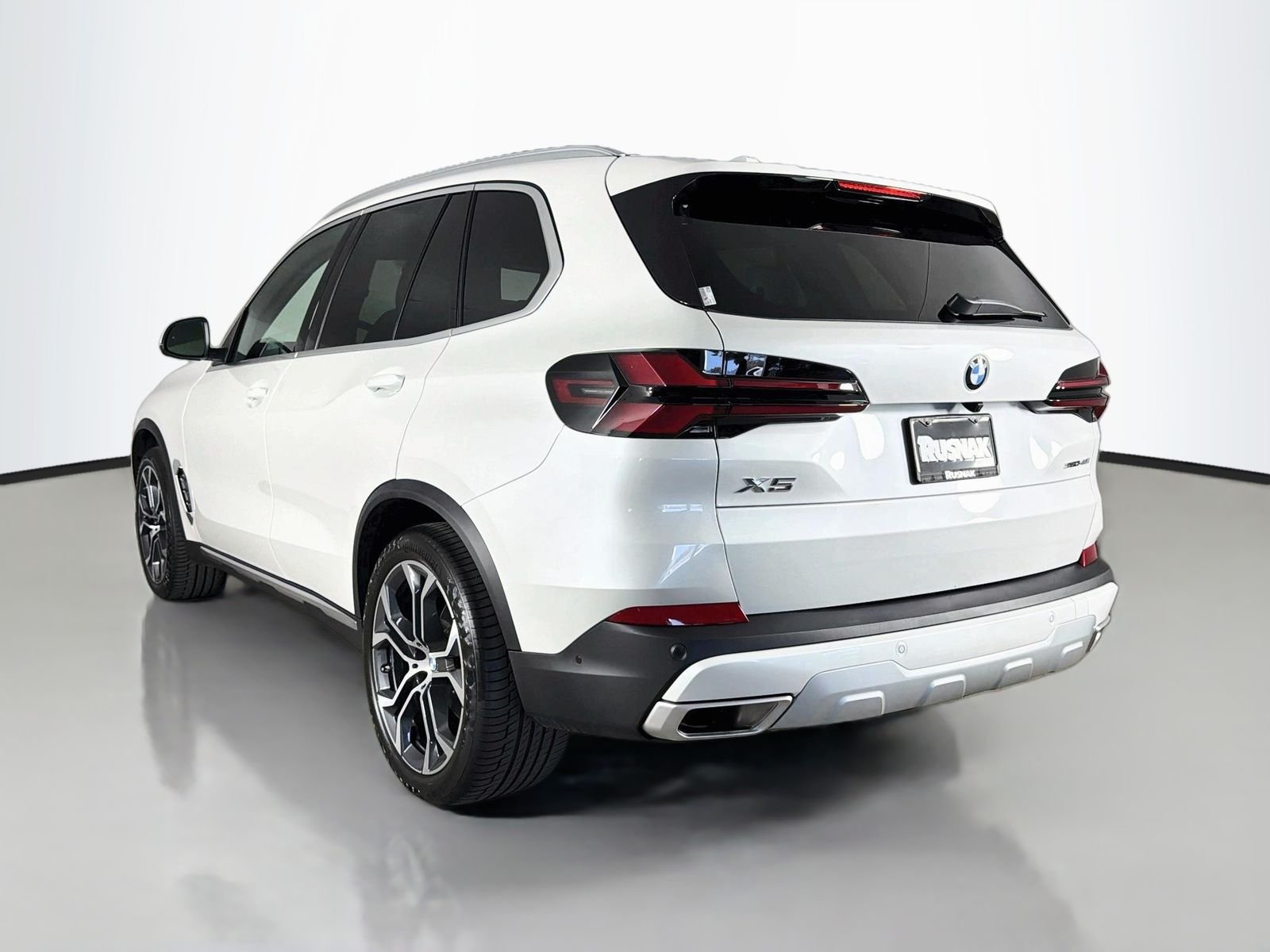 Used 2026 Mineral White Metallic BMW sDrive40i image 5