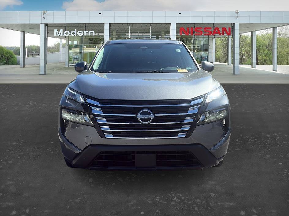 Used 2025 Gun Metallic Nissan SV image 8