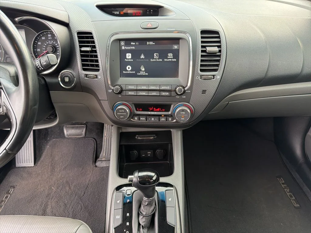 Used 2017 Black Kia EX image 38